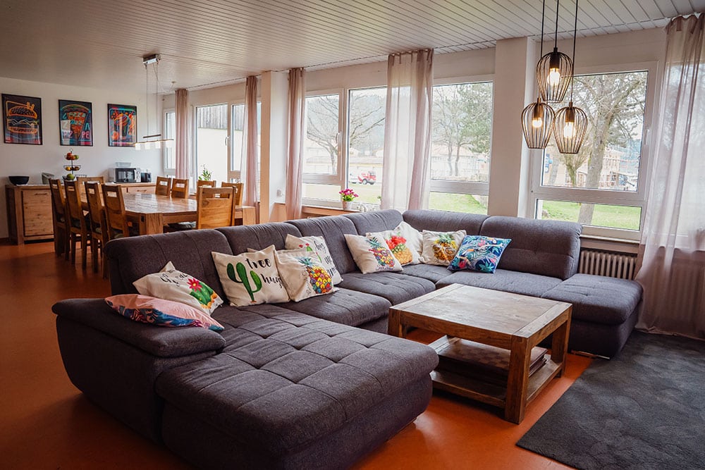 Mutpol Wohnzimmer Intensivwohngruppe