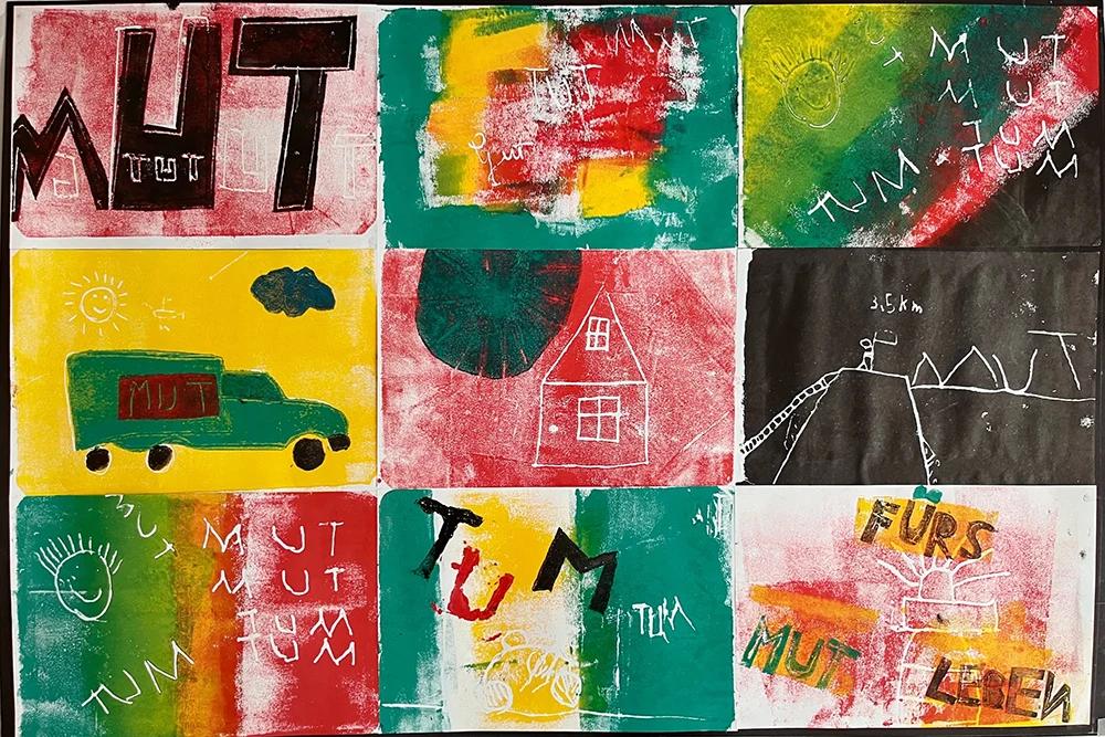 Bunte Collage aus quadratischen Tafeln mit Haus, Lastwagen und MUT.